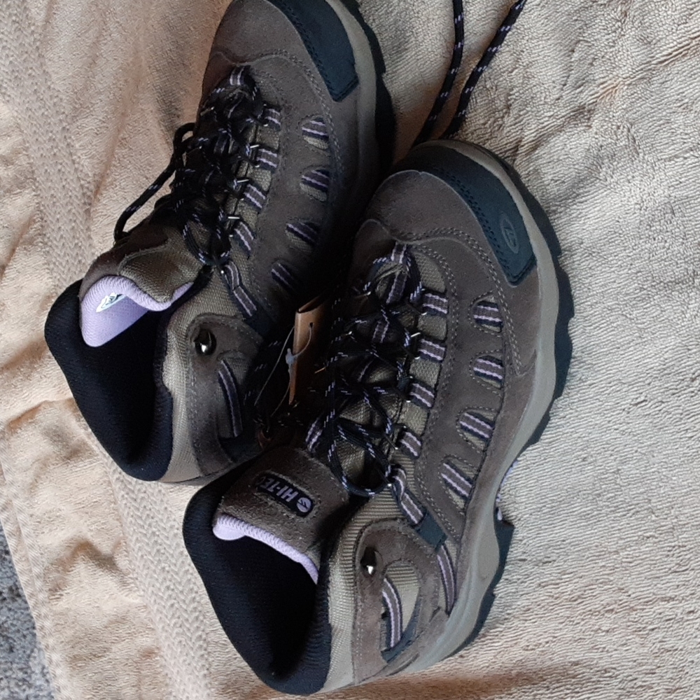 Hi Tec Bandera mid boot - size 8